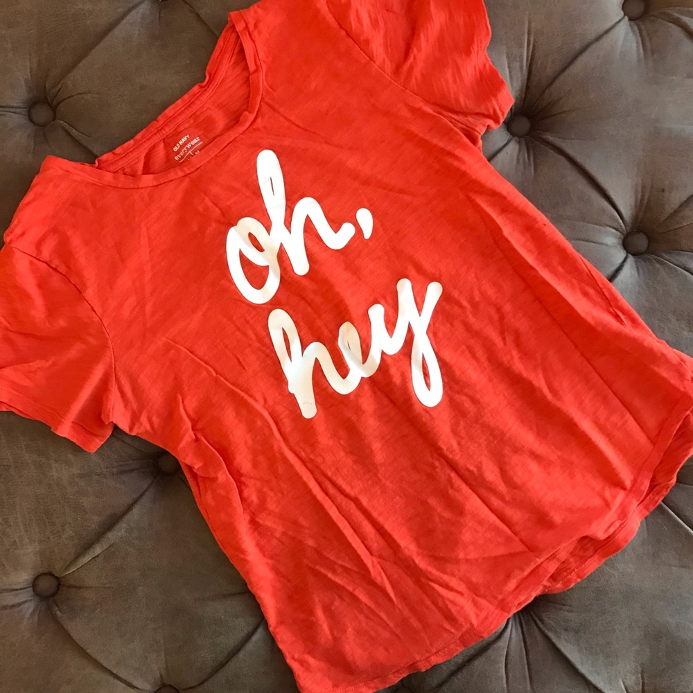 Red Old Navy tee